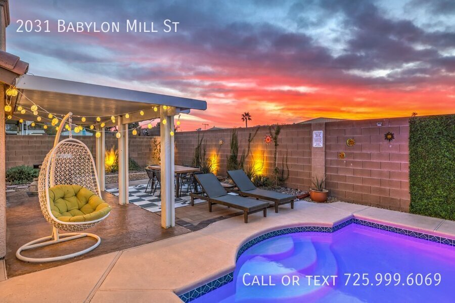 Primary Photo - 2031 Babylon Mill St