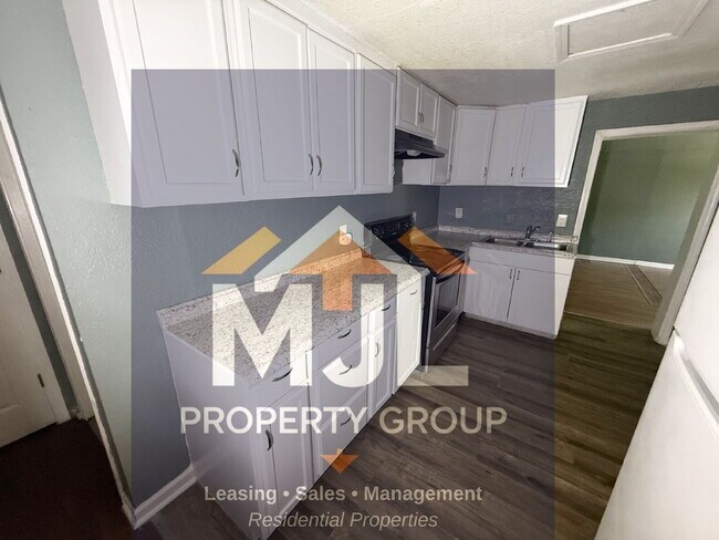 Foto del edificio - Spacious 3 Bedroom / 1 Bath Apartment in Sugar Creek *Ready Now*