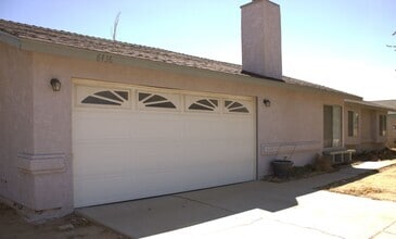 Building Photo - 8436 Catalpa Ave