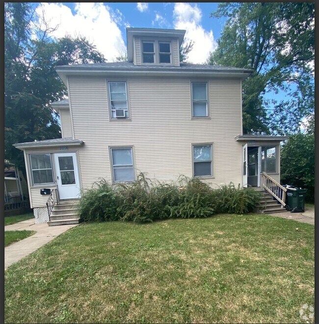 Building Photo - 2012-2014 Leclaire St