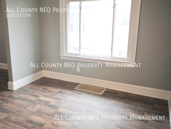 Building Photo - Updated and Move in Ready!