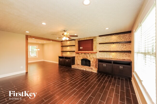 Building Photo - 4445 Waterman Dr