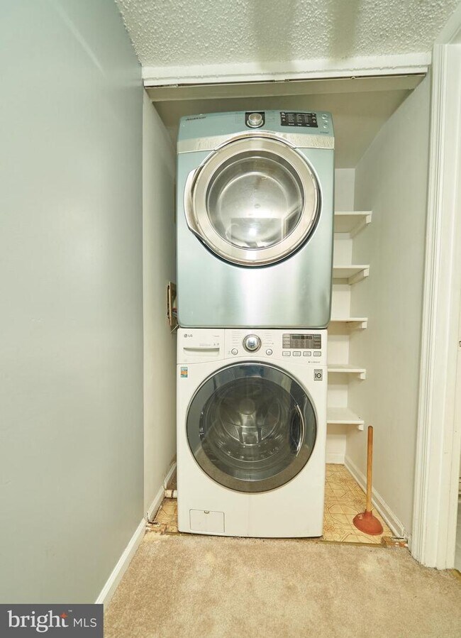 Foto del edificio - 9250 Niki Pl