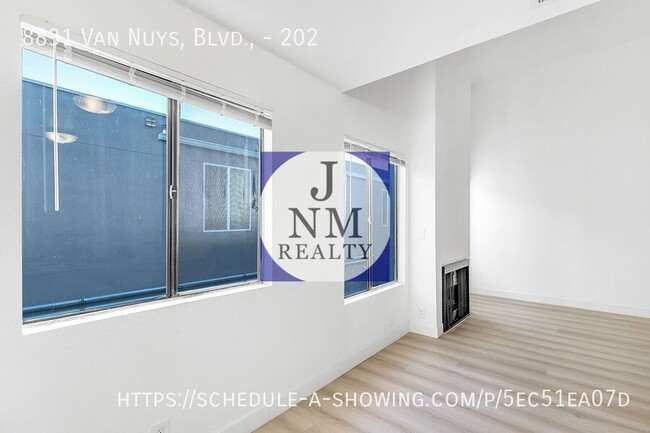 Building Photo - Beautiful updated spacious 1 Bed + 1 Bath ...