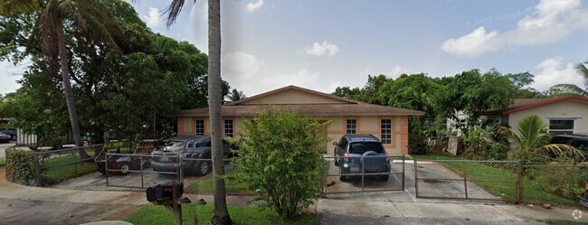 Building Photo - 5961 NW 19th Ct