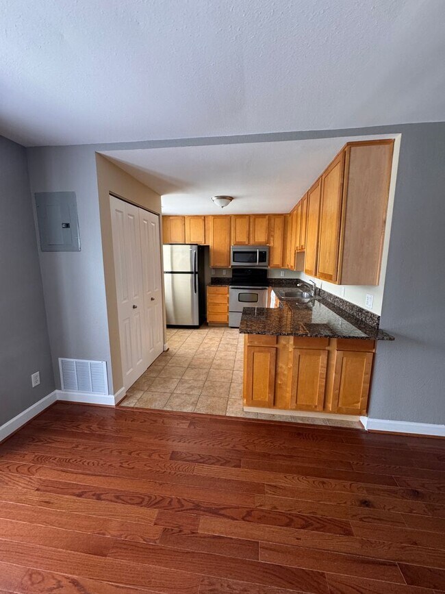 Building Photo - 5630 Pershing Ave