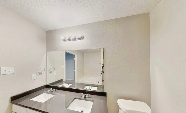 Foto del edificio - MOVE IN READY