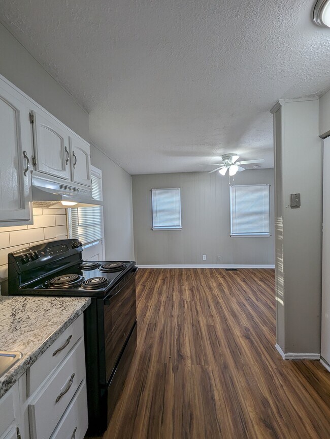Foto del edificio - 4106 Saint Francis Ln