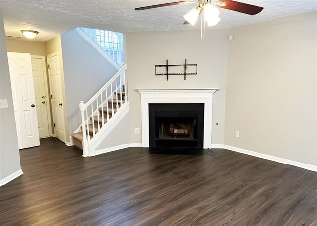 Foto del edificio - 220 Wild Flower Ln