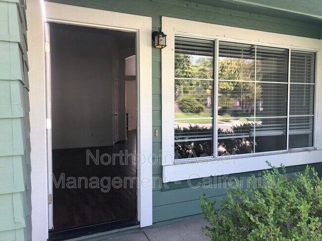 Building Photo - 1319 Longfellow Cir