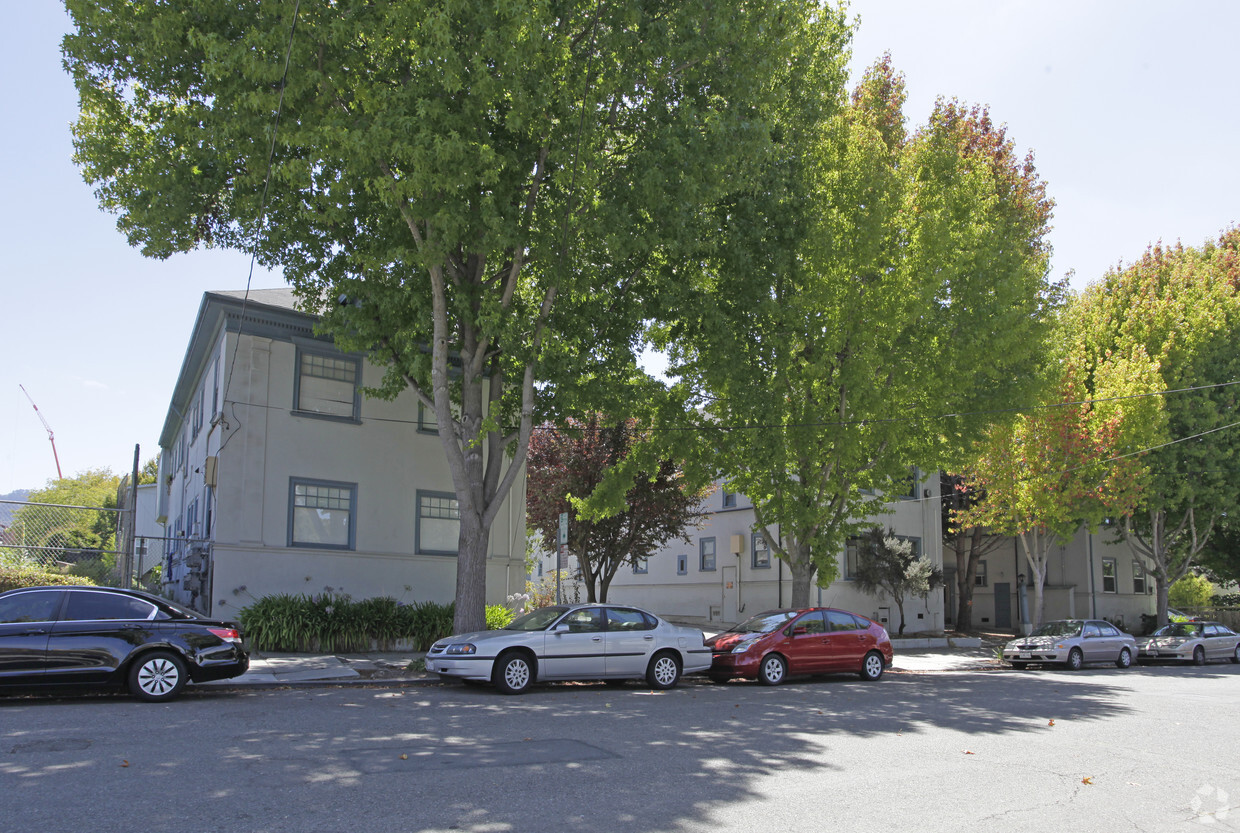 Building Photo - 2325 Mckinley Ave