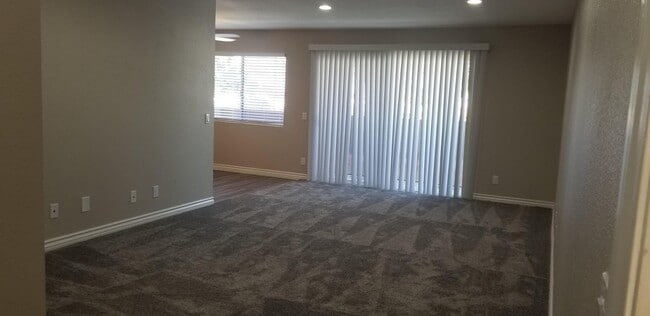 Large Livingroom - Canyon Club Apartments