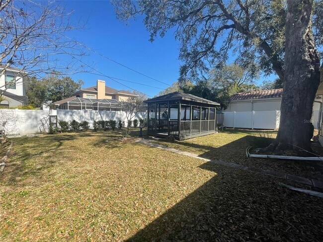Foto del edificio - 3915 W Swann Ave