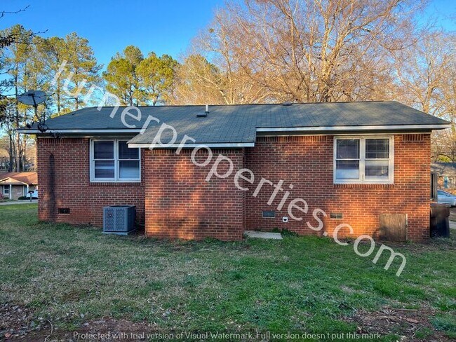 Building Photo - 1715 Academy St Newberry, SC 29108