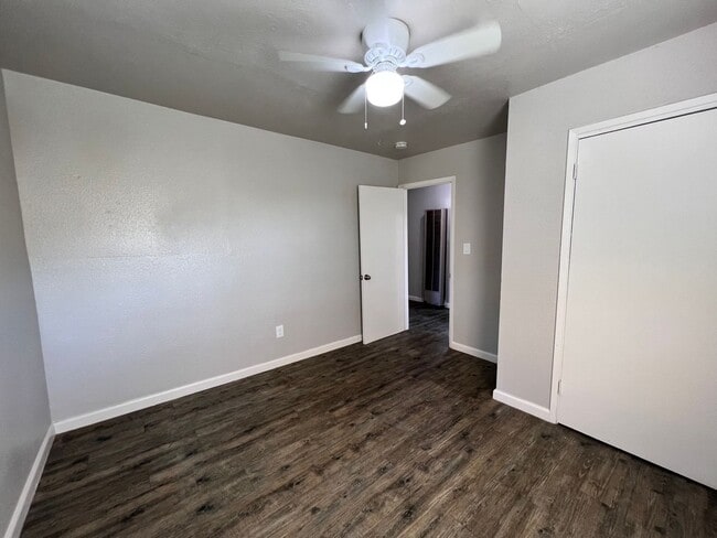 Building Photo - 1017 N Ferger Ave