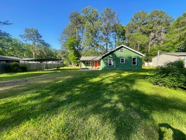 Building Photo - Near Cross Lake! Don’t miss out!