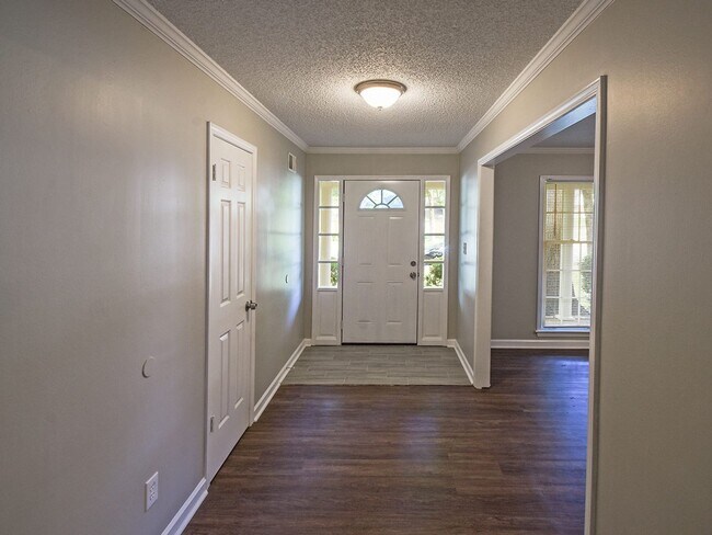 Building Photo - UPDATED 3 bed, 2 bath home in Cordova.