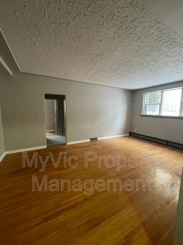 Photo du bâtiment - 8255-8295 95 Ave NW