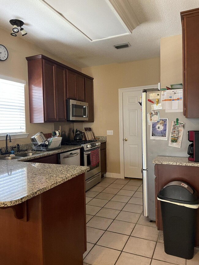 Building Photo - 9697 Leeward Way