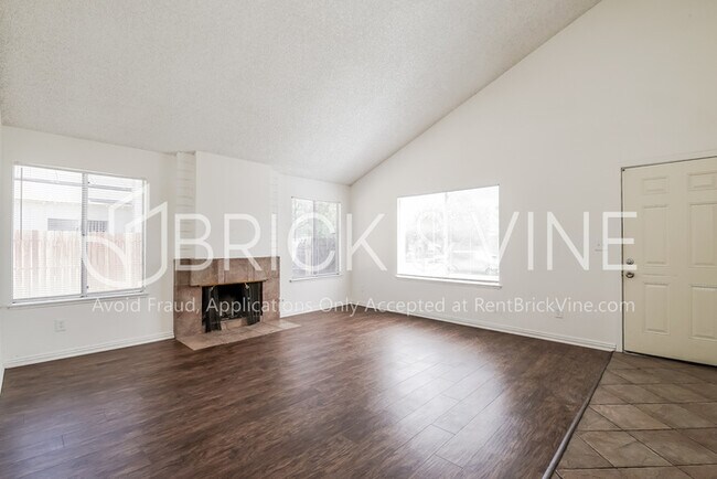 Foto del edificio - 44535 12th St E