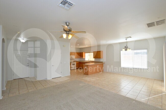 Foto del edificio - 2848 E Superior Rd