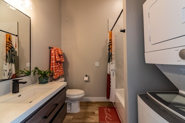 Building Photo - Upscale One-Bedroom Condominium