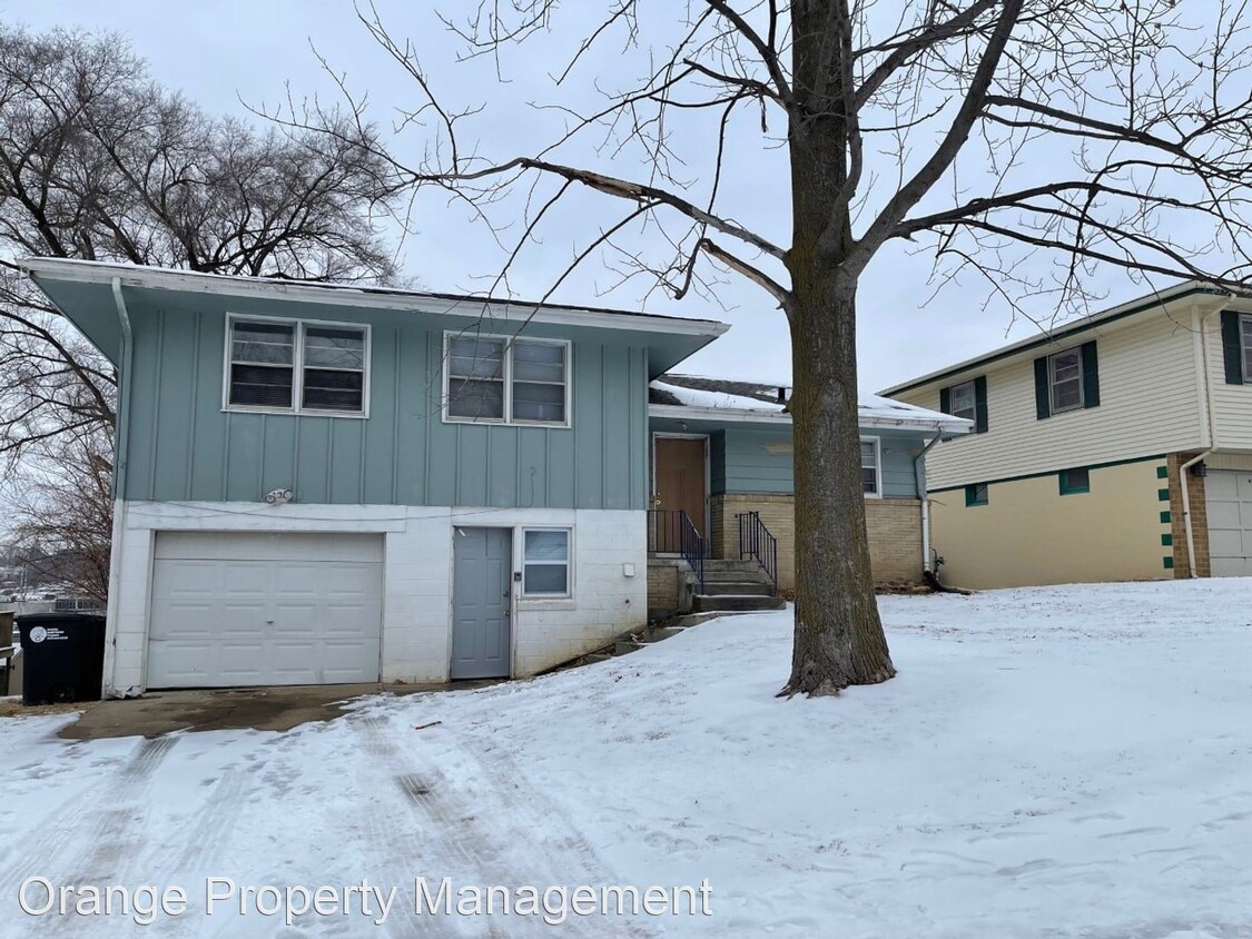 3 br, 1 bath House 4902 Ruggles St House Rental in Omaha, NE