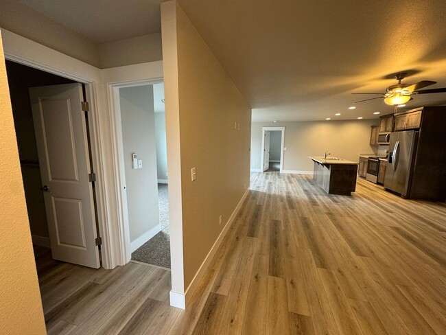 Foto del edificio - Brand new Green area 3 Bedroom 2 Bath Dupl...
