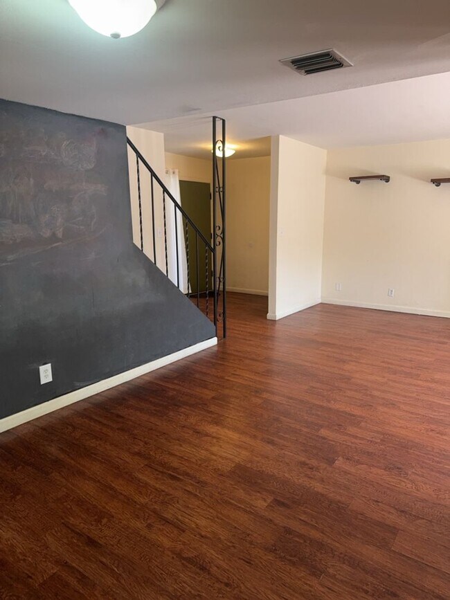 Foto del edificio - 3 Bed 2.5 Bath Pet-Friendly Retreat by The...