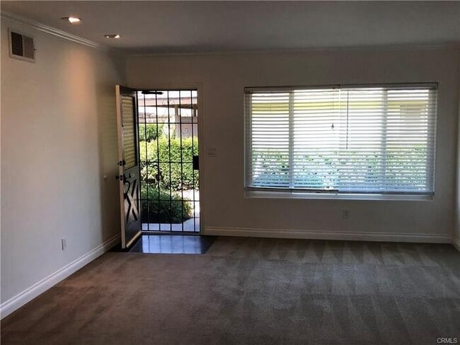 Building Photo - 13902 Yorba St