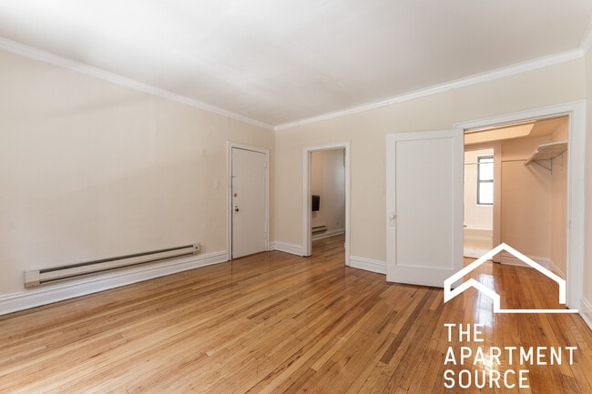 Building Photo - 621 W Melrose St