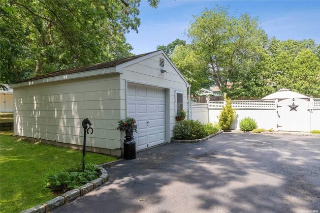 Building Photo - 9 Mobrey Ln