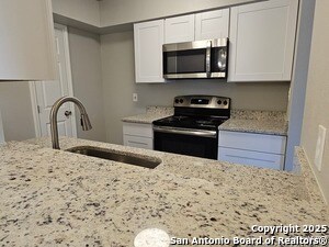 Foto del edificio - 2811 Woodbury Dr