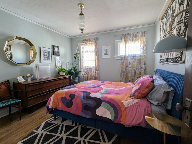 Dormitorio 1 - 609 Randall Ave