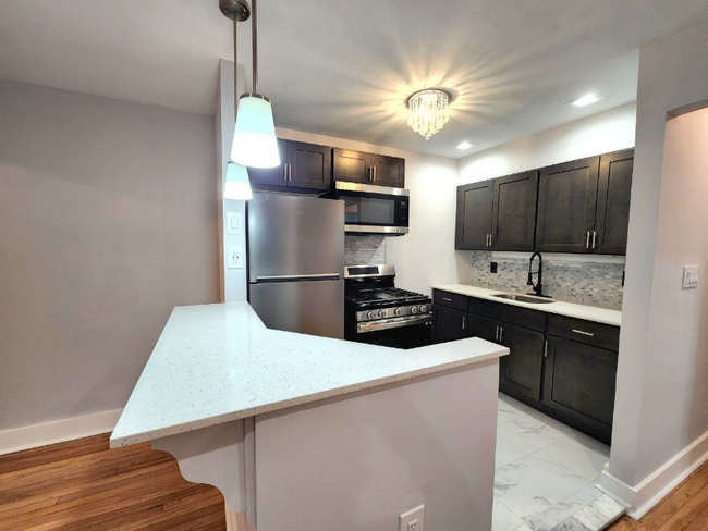 Foto del edificio - 77 Forest Hill Pkwy