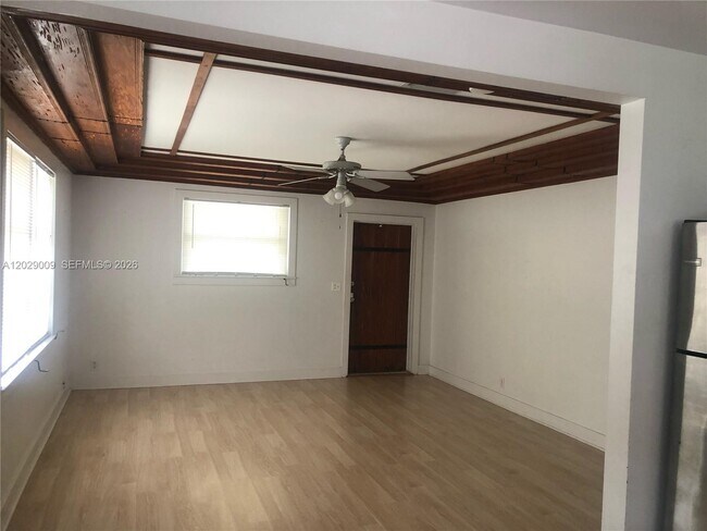 Foto del edificio - 1100 SW 10th St