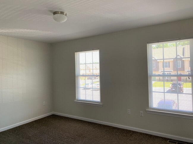 Foto del edificio - End Unit Townhome in Campbell County