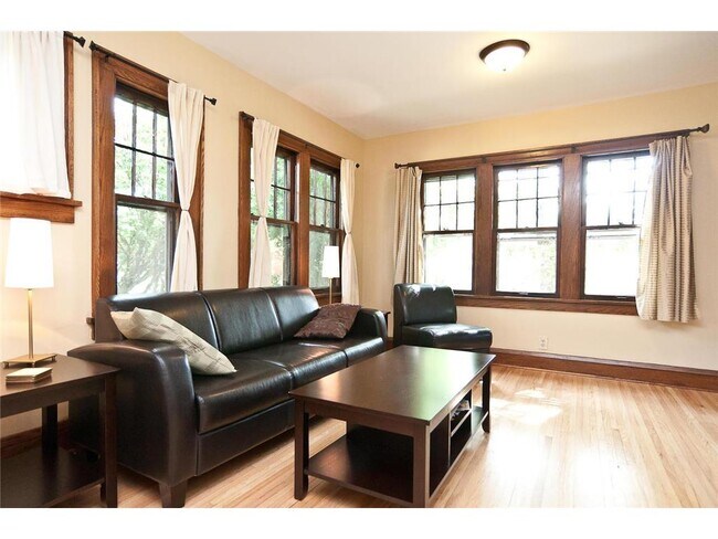 Foto del edificio - 2219 Cole Ave SE