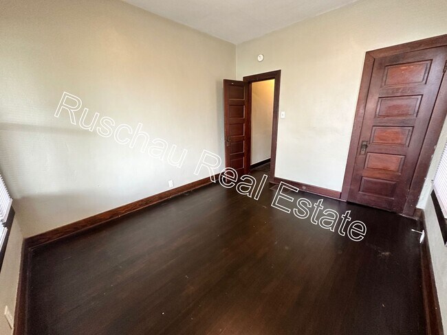 Foto del edificio - Spacious 4 bedroom home