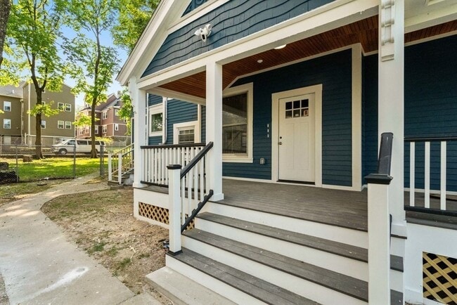 Building Photo - 30 Howland St