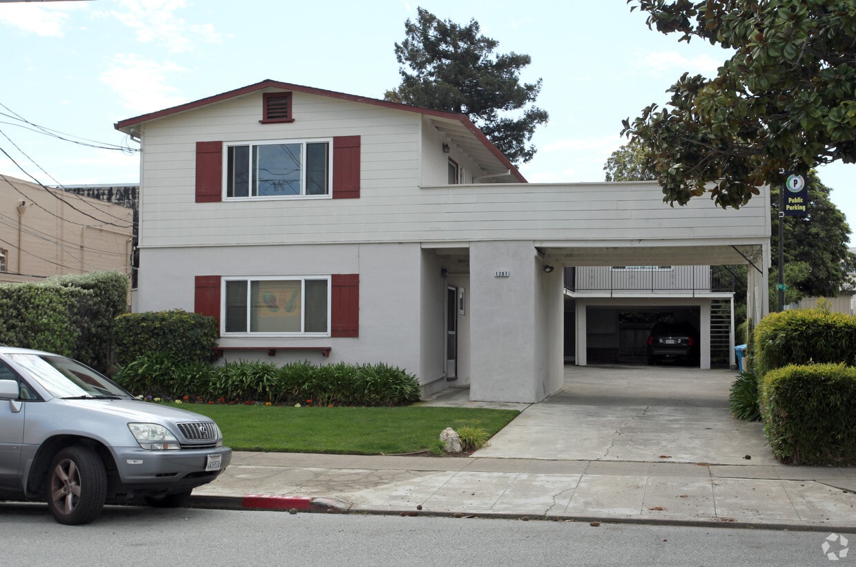 Primary Photo - 1207 Paloma Ave