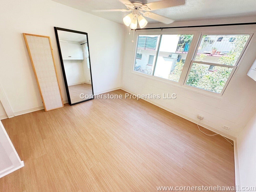Primary Photo - 1720 Poki St