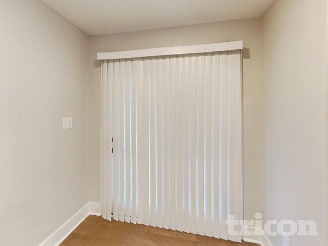 Foto del edificio - 492 Woodtrace Dr