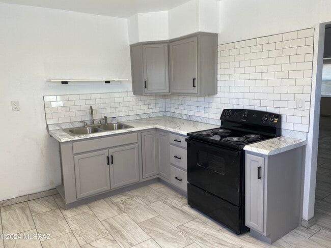 Building Photo - 432 E Ajo Way