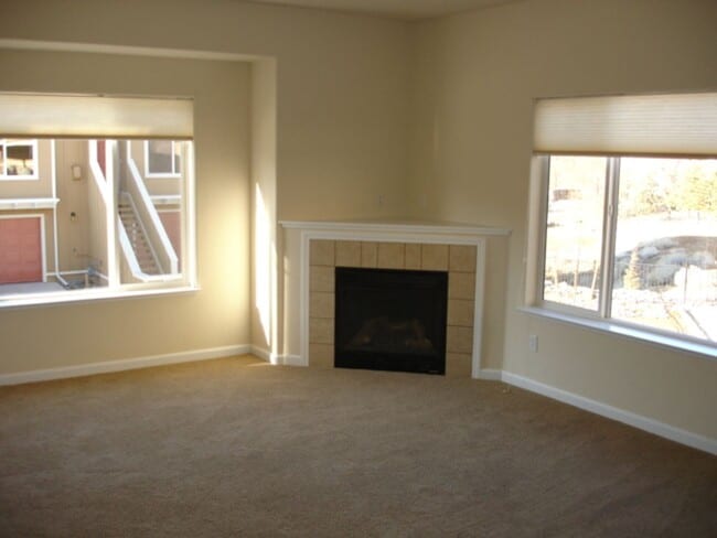 Building Photo - Three Bedroom, Two and a Half Bath Townhom...