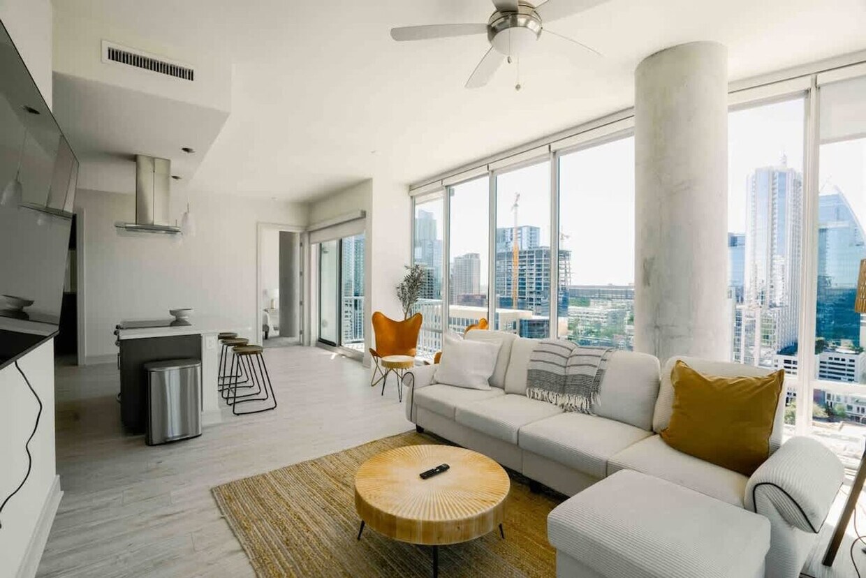 Foto principal - 615 W 7th St