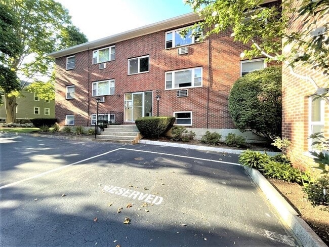 Building Photo - 580 Salem St