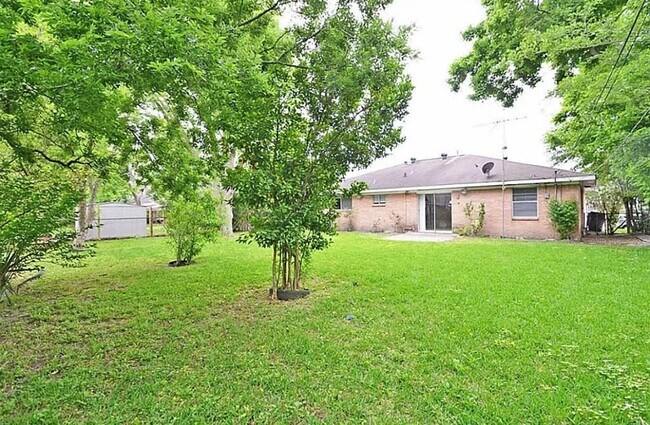 Foto del edificio - 8319 Braes River Dr