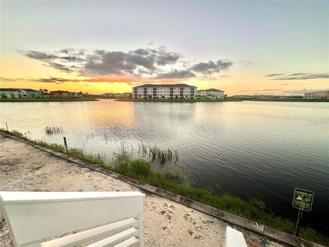 Foto del edificio - 8125 Surf St