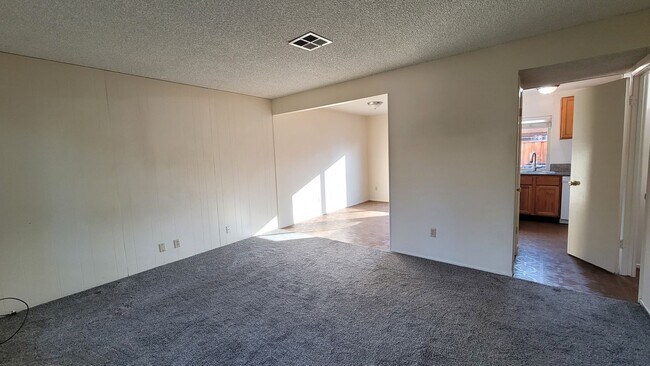 Building Photo - 8623 La Riviera Dr